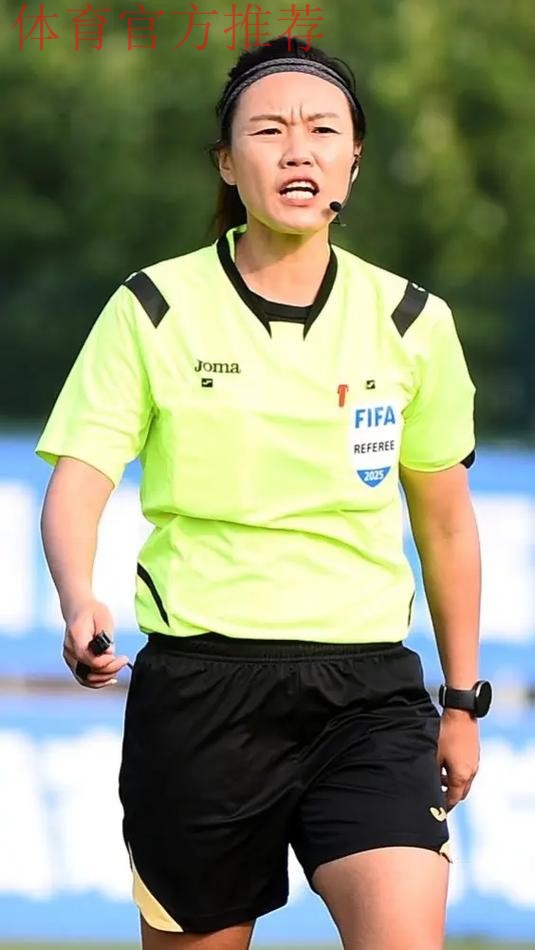 足球报:裁判应是隐形角色 不能用错误弥补错误——国际级女裁判 足球报:裁判应是隐形角色 不能用错误弥补错误——国际级女裁判